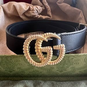 Gucci black Leather belt with torchon Double G buckle. Like new.